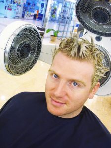 How to dye a man's hair